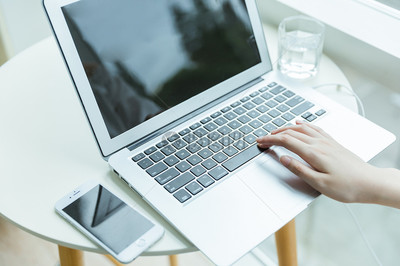 咖啡館使用電腦特寫(xiě)圖片素材 免費(fèi)下載與高清應(yīng)用指南